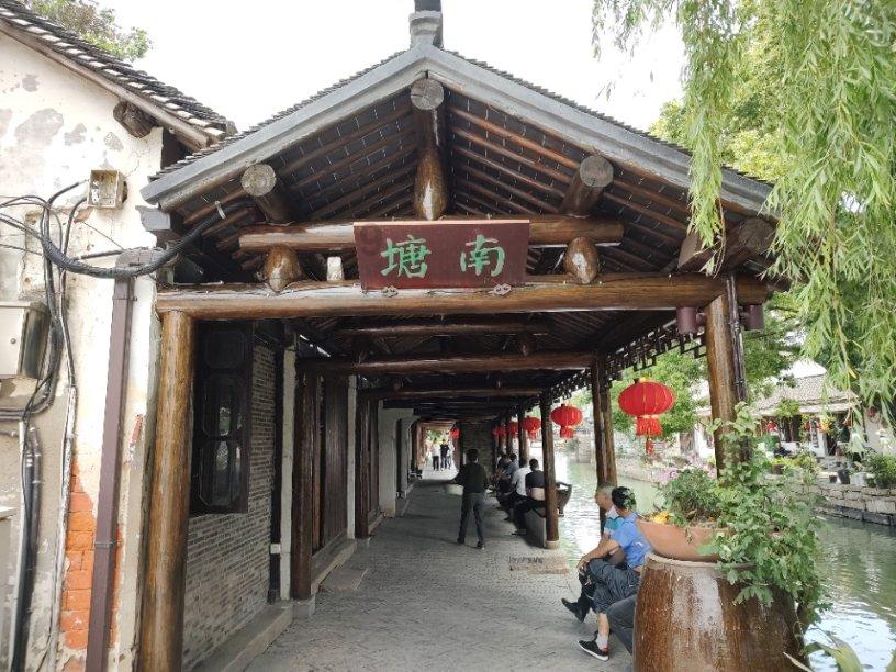 逃离森林湖畔